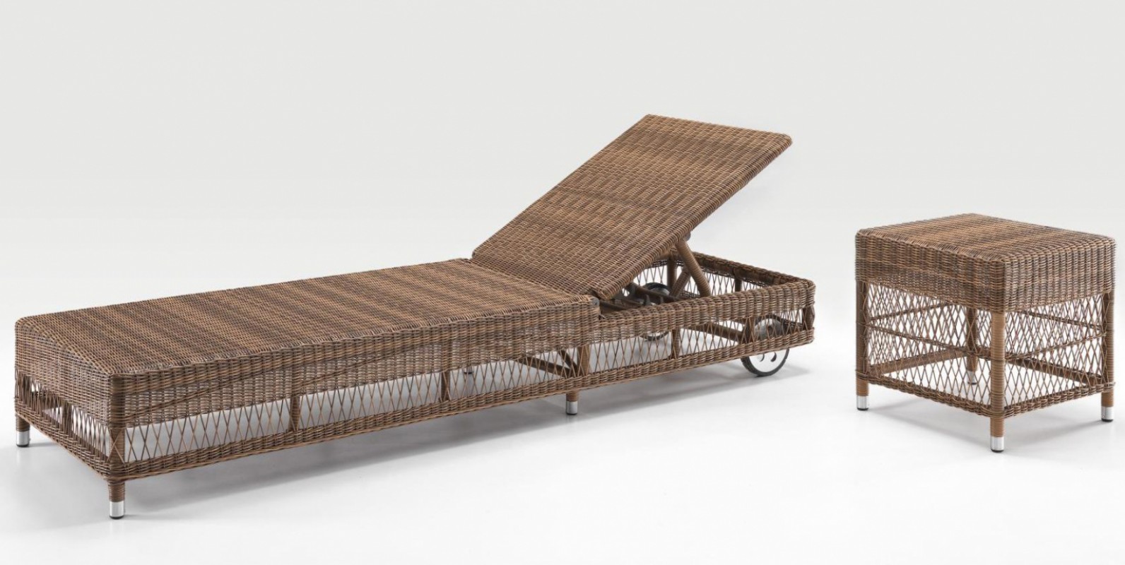 Шезлонг-лежак плетеный АКТИНИЯ 2024 г.