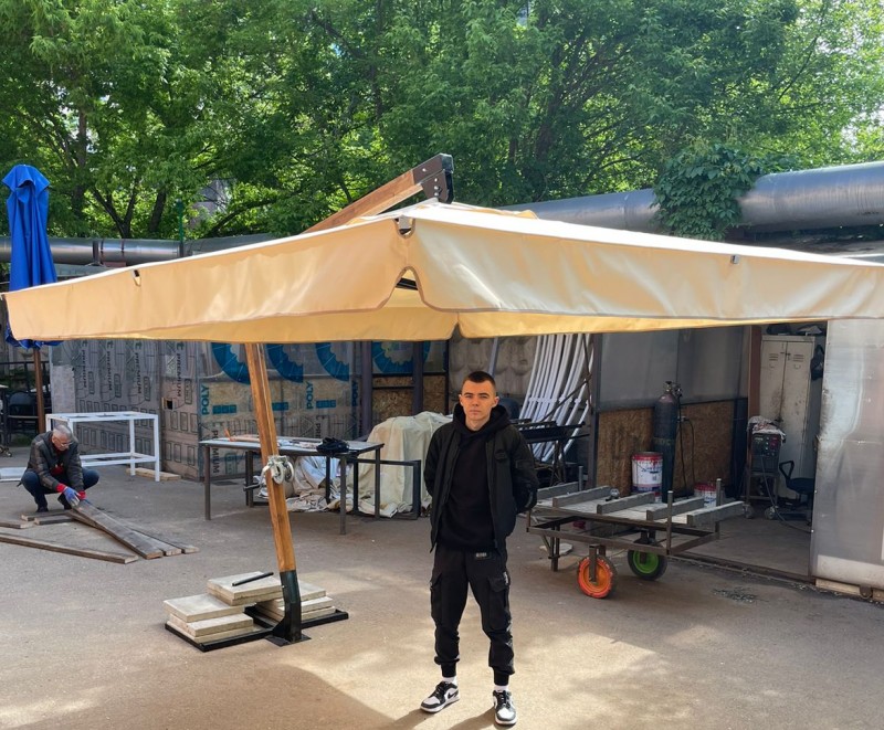 Зонт с боковой деревянной опорой. Малый Помор. Размер купола 3х3 м. 2025 г.