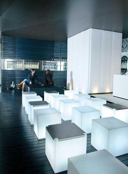 Пластиковый уличный светильник куб, Cubo