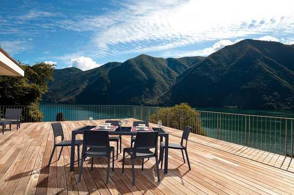 Стол пластиковый плетеный Tahiti