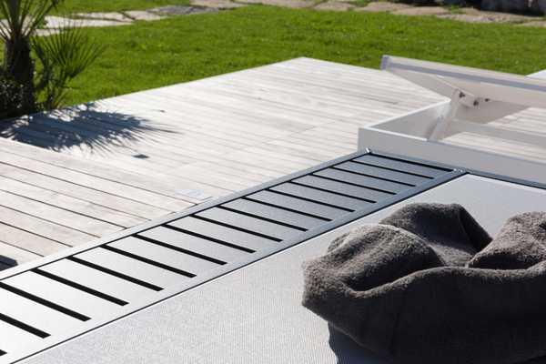 Шезлонг металлический пляжный Polluce