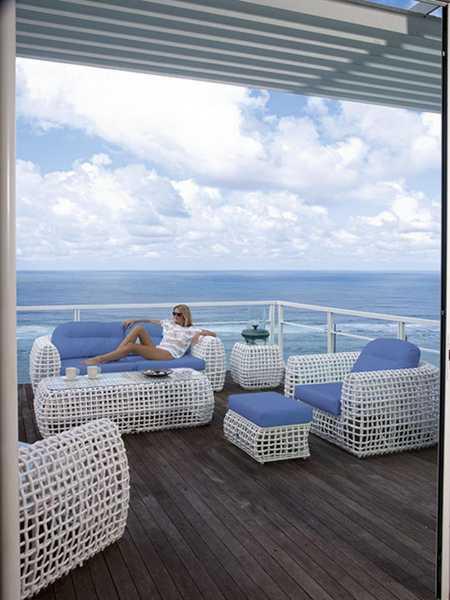 Стол плетеный со стеклом журнальный Dynasty