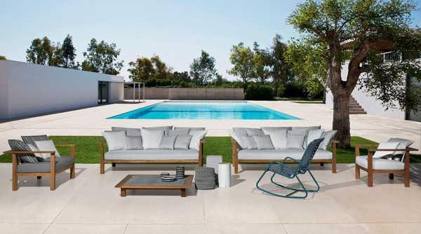 Диван с подушками InOut