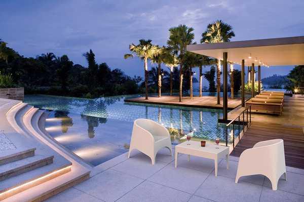 Столик пластиковый плетеный журнальный Miami Lounge Table