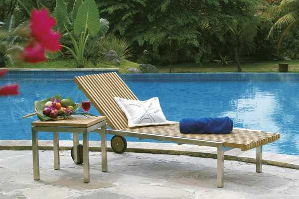 Стол деревянный журнальный Berbeda