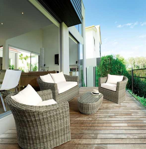 Стол плетеный со стеклом журнальный Brady