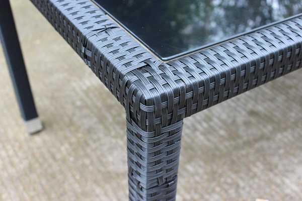 Стол плетеный со стеклом обеденный