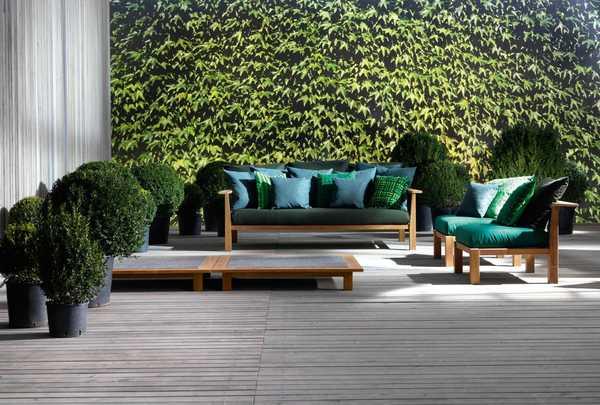 Диван с подушками InOut