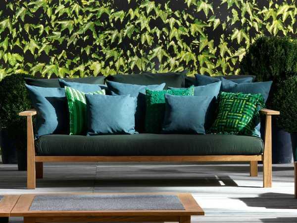 Диван с подушками InOut