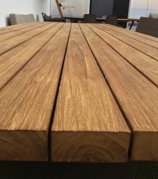 Стол деревянный обеденный Montserrat