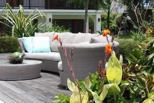 Стол плетеный со стеклом журнальный Florence