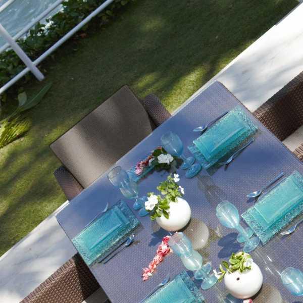 Стол плетеный со стеклом Pacific