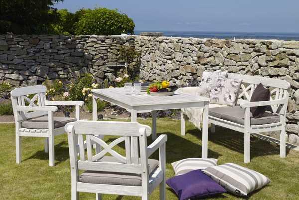 Кресло деревянное с подушками Dakota