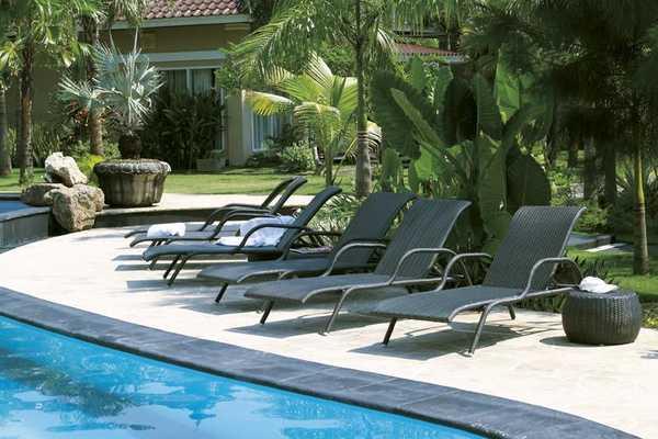 Стол плетеный журнальный Sentosa