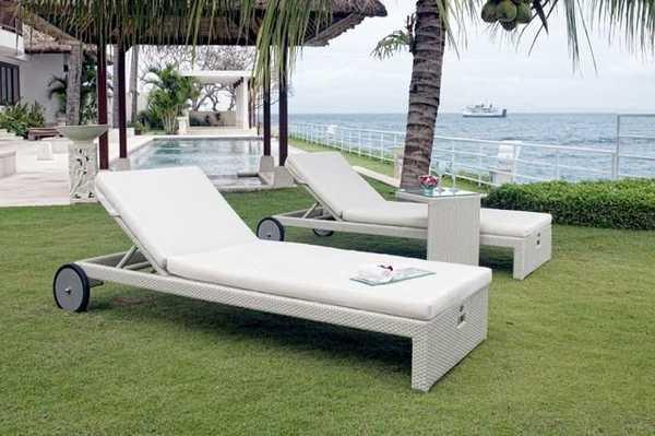 Стол плетеный со стеклом для лежака Madisson