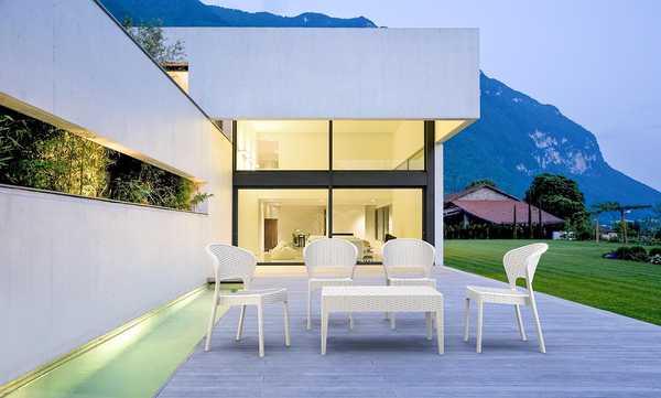 Столик пластиковый плетеный журнальный Miami Lounge Table