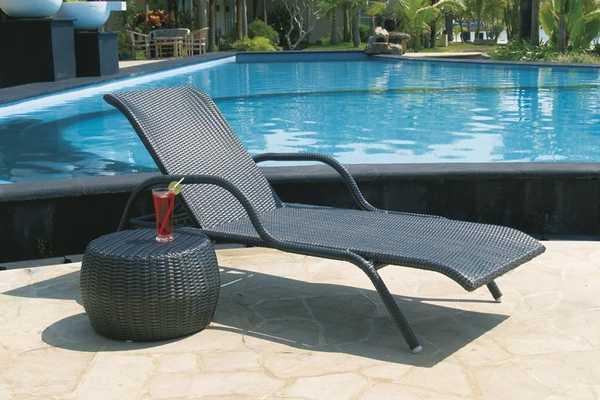 Стол плетеный журнальный Sentosa