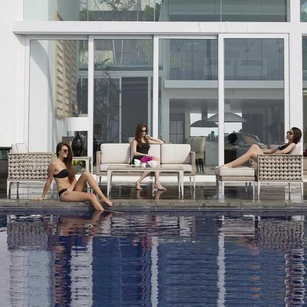 Стол плетеный со стеклом журнальный Heart