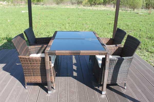 Стол плетеный со стеклом обеденный