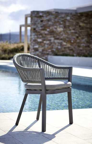 Кресло плетеное с подушкой Sofia