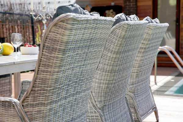 Кресло плетеное с подушками Верона