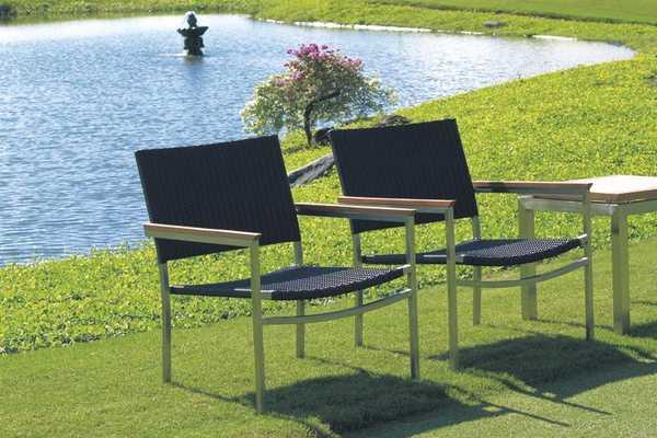 Стол деревянный журнальный Berbeda