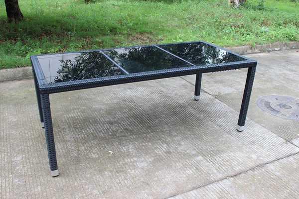 Стол плетеный со стеклом обеденный