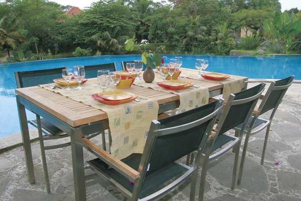 Стол деревянный обеденный Berbeda