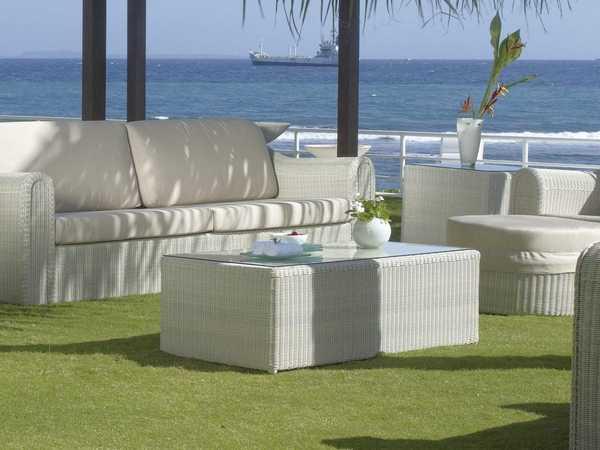 Стол плетеный со стеклом Calderan