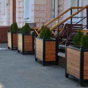 Пифа. Прямоугольное кашпо. Металл, дерево.