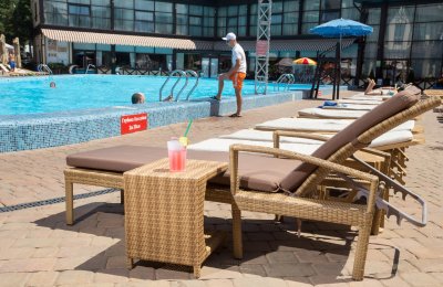 Шезлонг с подлокотниками ВАЙГАЧ 2025