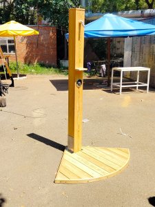 Деревянный уличный душ Air