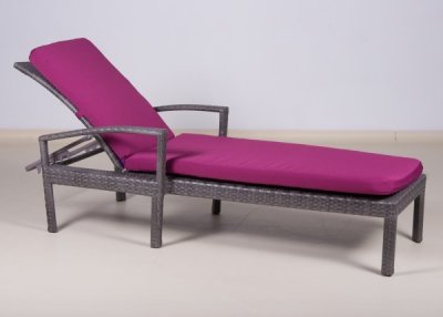 Шезлонг с подлокотниками ВАЙГАЧ 2025