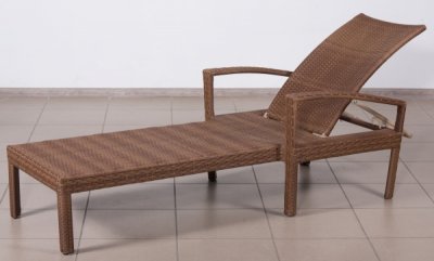 Шезлонг с подлокотниками ВАЙГАЧ 2025