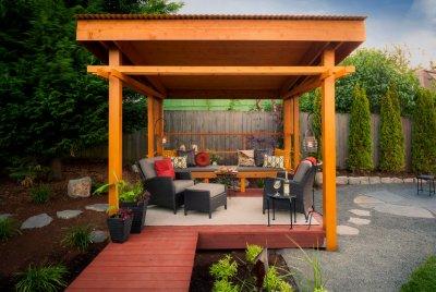 Отдельно стоящие деревянные навесы и перголы