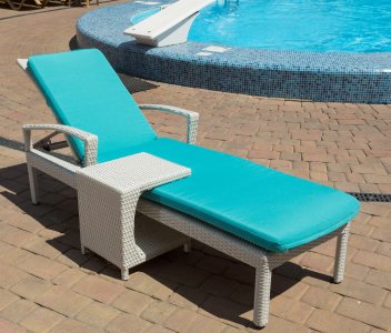 Шезлонг с подлокотниками ВАЙГАЧ 2025