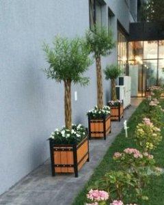 Уличные кашпо для растений