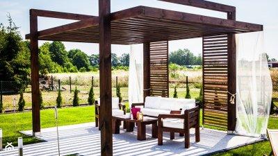 Отдельно стоящие деревянные навесы и перголы