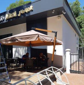 Зонт с боковой деревянной опорой. Малый Помор. Размер купола 3х3 м. 2025 г.