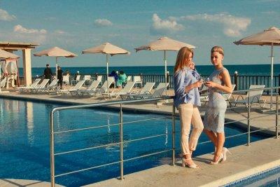 Пляжный зонт Кайра. Зонт диаметром 2,5 м, 6 спиц, блочное открывание. 2024 г.