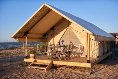 НЕСТАНДАРТНЫЕ ДЕРЕВЯННЫЕ ИЗДЕЛИЯ НА ПЛЯЖЕ