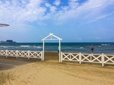 ДЕРЕВЯННЫЕ ПЛЯЖНЫЕ ЗАБОРЫ И ОГРАЖДЕНИЯ