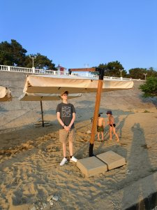 Зонт с боковой деревянной опорой. Малый Помор. Размер купола 3х3 м. 2025 г.