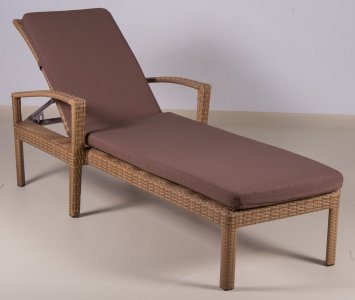 Шезлонг с подлокотниками ВАЙГАЧ 2025