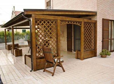 Отдельно стоящие деревянные навесы и перголы