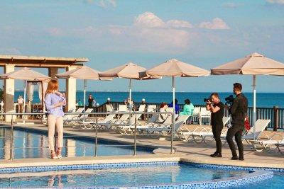 Пляжный зонт Кайра. Зонт диаметром 2,5 м, 6 спиц, блочное открывание. 2024 г.