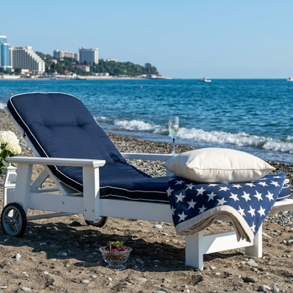 Деревянные шезлонги и лежаки